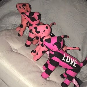 4 Victoria’s Secret PINK Dogs